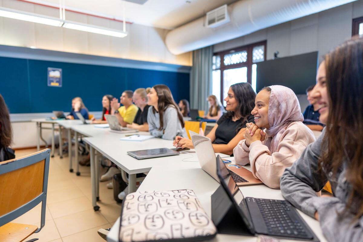 group of students attentive in class 