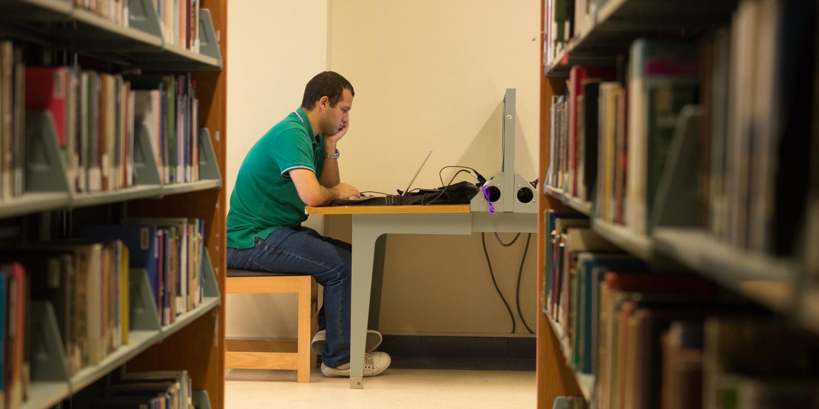 a generic shot of the AUC library shelves